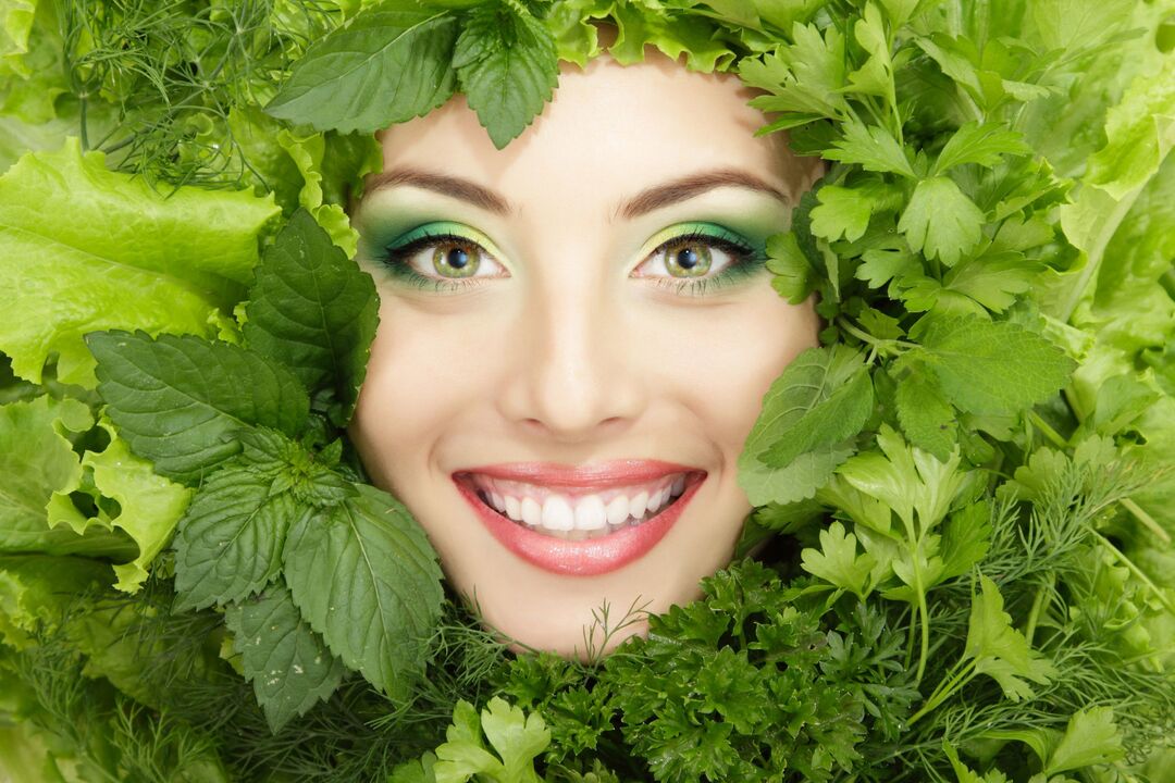 Yararlı bitkilerin kullanımı sayesinde genç, sağlıklı ve güzel yüz cildi